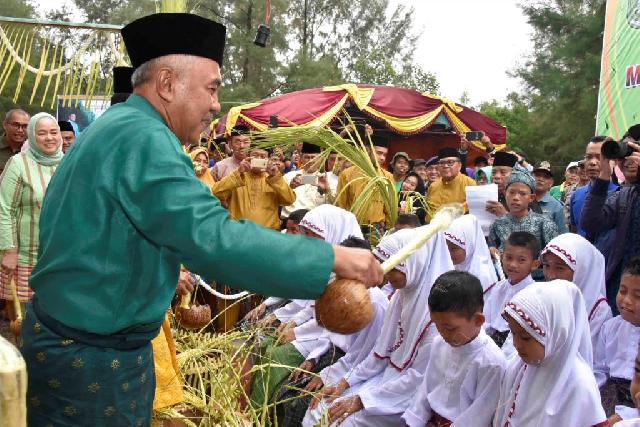 Promosikan Pariwisata Rupat Melalui Ritual Mandi Safar